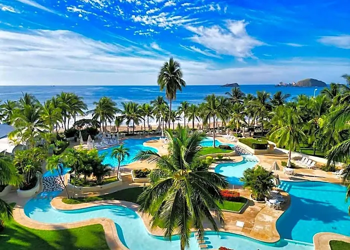 Elegant Beachfront In Monarca Ixtapa 4*