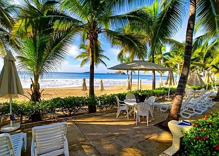 Elegant Beachfront In Monarca Ixtapa 4*