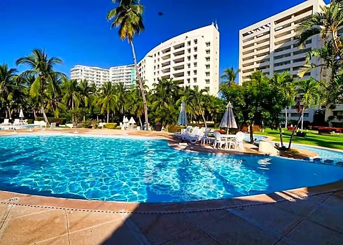 Elegant Beachfront In Monarca Ixtapa Hotel