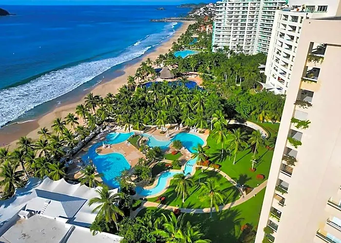 Elegant Beachfront In Monarca Ixtapa Hotel 4*